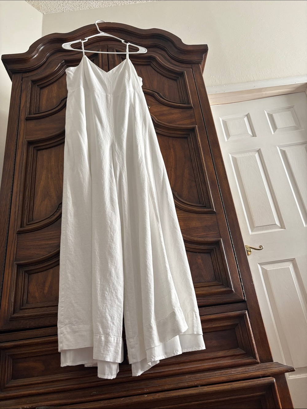 Express wide leg V neck jumpsuit - Picture 13 of 14